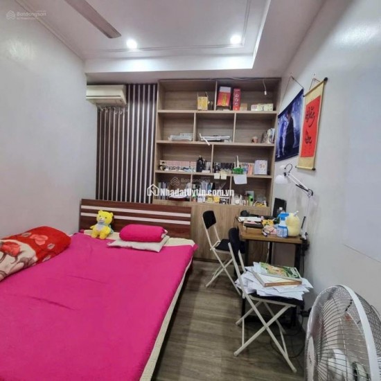 Nhà thiết kế 4 tầng với 3 phòng ngủ, đầy đủ công năng sử dụng cho một đại gia đình.